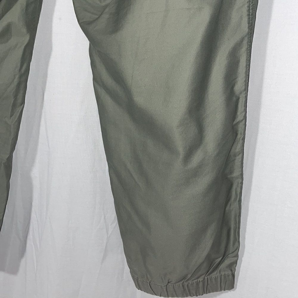 Uniqlo Green Capris - Picture 8 of 9